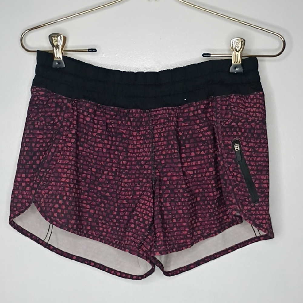 Lululemon Tracker Shorts in a patterned pink and black colorway womens size 6